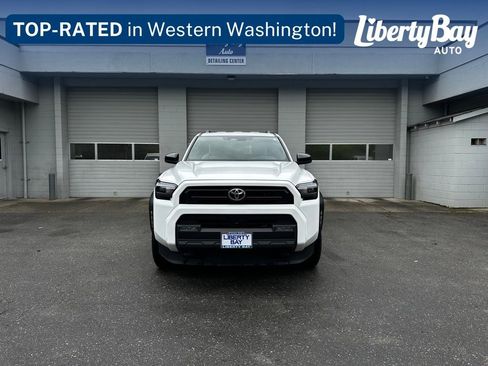 Used 2025 Toyota 4Runner SR5 AWD/4WD image 3