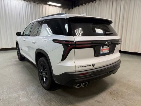 Used 2025 Chevrolet Traverse LT w/ Midnight/Sport Edition FWD image 9