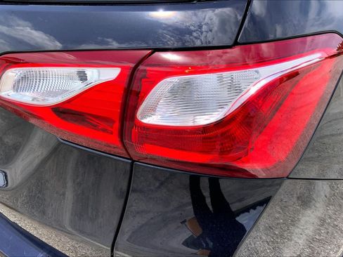 Used 2020 Chevrolet Equinox LS w/ LS Convenience Package FWD image 30