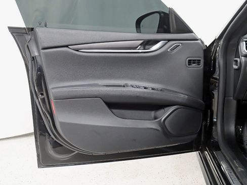 Used 2019 Maserati Ghibli RWD image 31