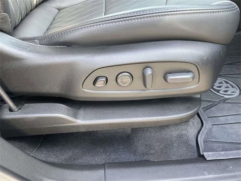 Used 2023 Buick Enclave Avenir image 30