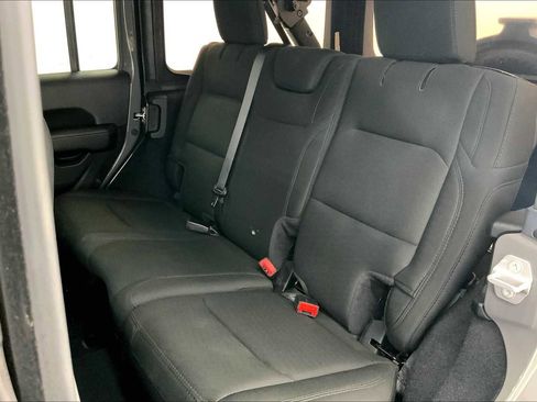 Used 2020 Jeep Wrangler Unlimited Sahara image 17