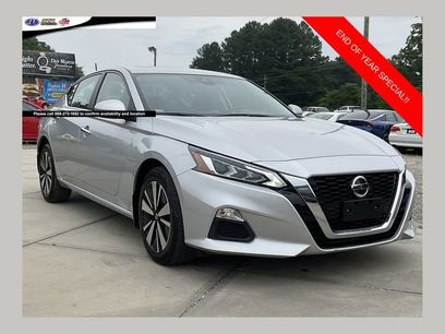 Used 2022 Nissan Altima 2.5 SV w/ SV Premium Package
