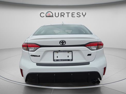 Certified 2024 Toyota Corolla SE FWD image 4
