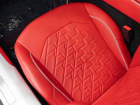 Used 2025 Aston Martin Vanquish RWD image 19