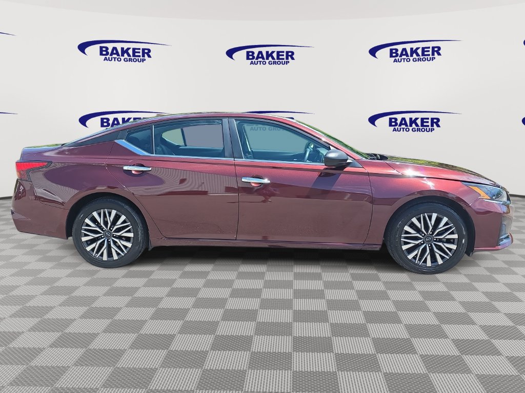 Used 2024 Nissan Altima 2.5 SV FWD image 2