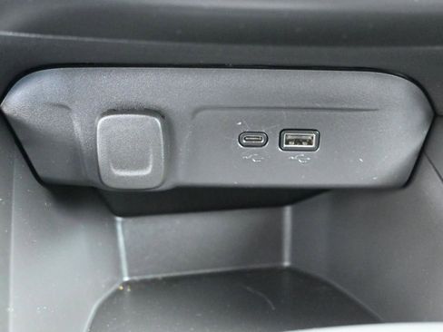 Used 2025 Chevrolet Trax LS image 23