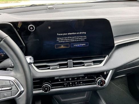 Used 2025 Chevrolet Equinox LT FWD image 6