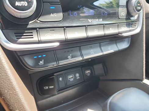 Used 2020 Hyundai Santa Fe Limited AWD/4WD image 23