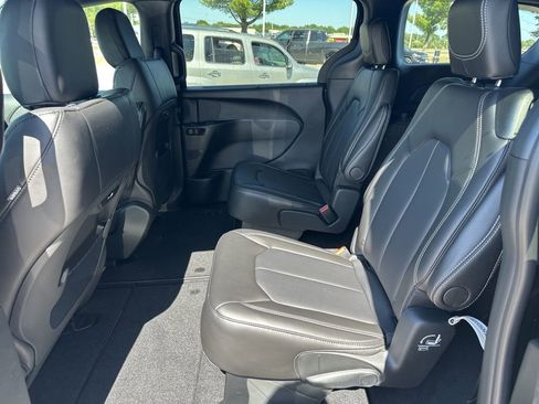 New 2026 Chrysler Pacifica Select image 46