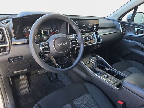 Used 2023 Kia Sorento LX FWD image 19