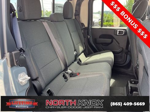 New 2025 Jeep Gladiator Sport image 24