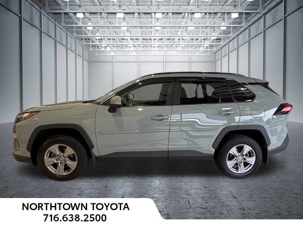 Used 2023 Toyota RAV4 XLE AWD/4WD image 2