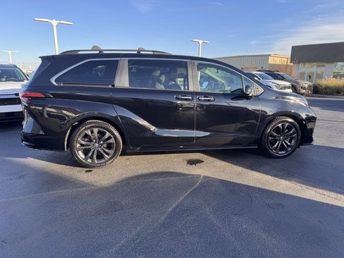 Used 2021 Toyota Sienna XSE image 6