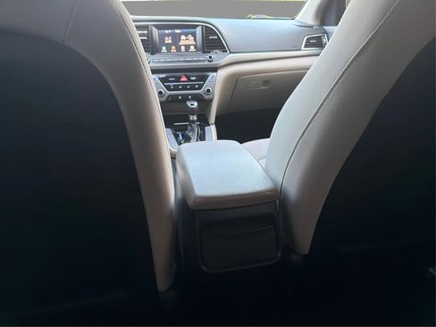 Used 2017 Hyundai Elantra SE FWD image 21