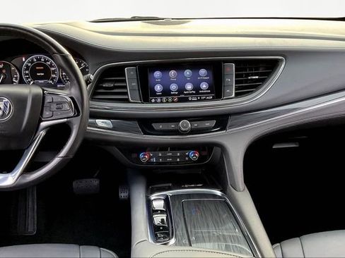 Used 2024 Buick Enclave Premium image 9