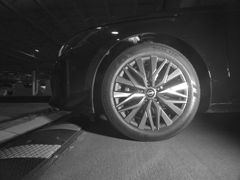 Used 2025 Nissan Altima 2.5 SV FWD image 12