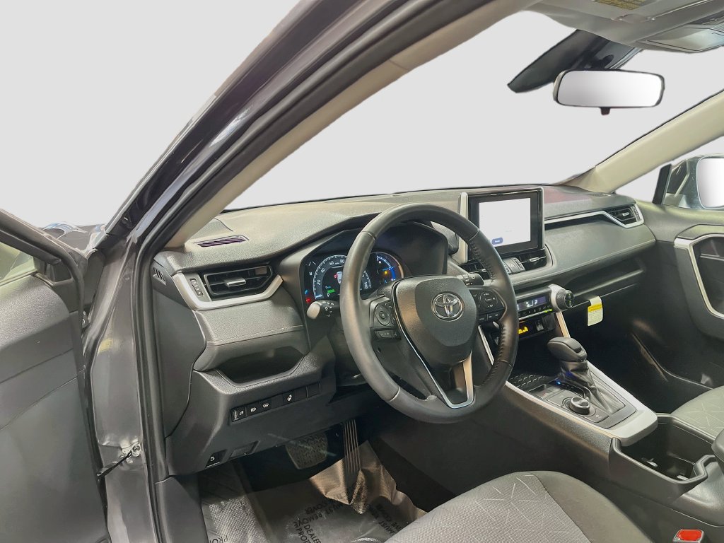 Used 2025 Toyota RAV4 XLE w/ Weather Package AWD/4WD image 9