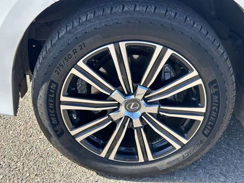 Used 2021 Lexus LX 570 4WD w/ Luxury Package image 11