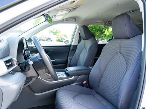 Used 2020 Toyota Highlander LE AWD/4WD image 21