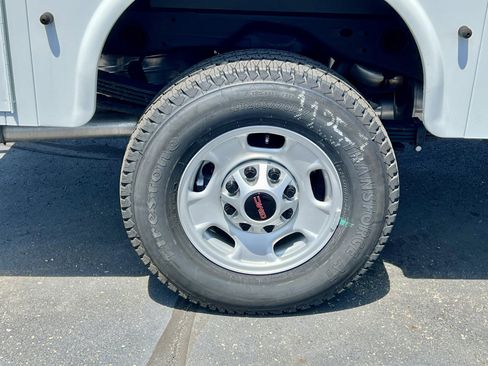 New 2025 GMC Sierra 2500 Pro w/ Convenience Package AWD/4WD image 34