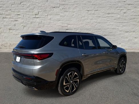 Used 2025 Buick Enclave Sport Touring image 5