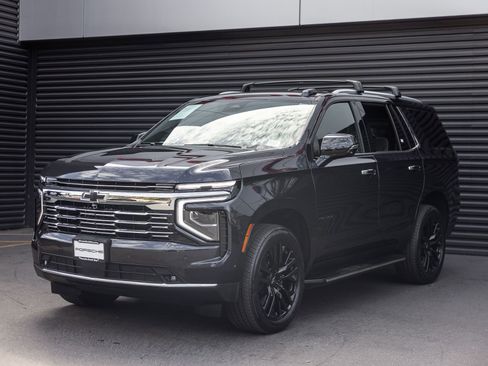 Used 2025 Chevrolet Tahoe Premier AWD/4WD image 1
