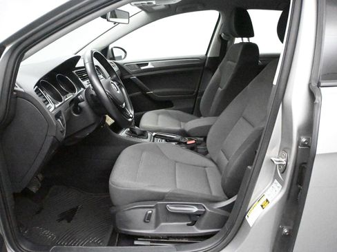 Used 2018 Volkswagen Golf S image 7