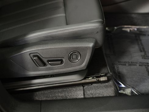 Certified 2025 Audi Q6 e-tron Premium w/ Convenience Package image 10