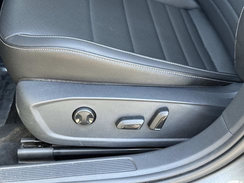 Used 2021 Volkswagen Jetta SE w/ SE Cold Weather Package image 19