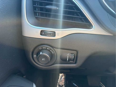 Used 2022 Jeep Cherokee Latitude w/ Trailer Tow Group AWD/4WD image 13