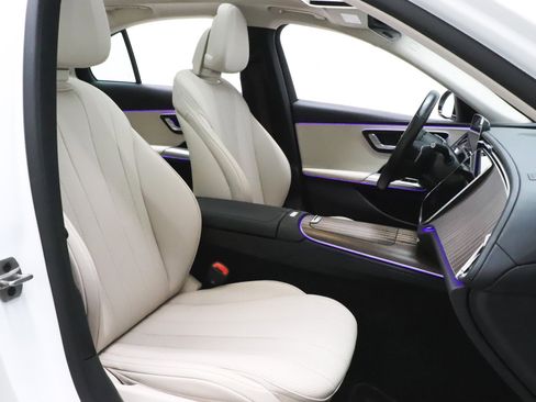 Used 2025 Mercedes-Benz E 350 4MATIC Sedan image 33