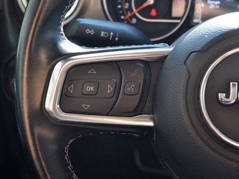 Used 2022 Jeep Wrangler Unlimited Sahara image 17