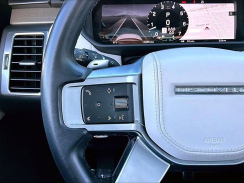 Certified 2023 Land Rover Discovery Metropolitan Edition AWD/4WD image 11