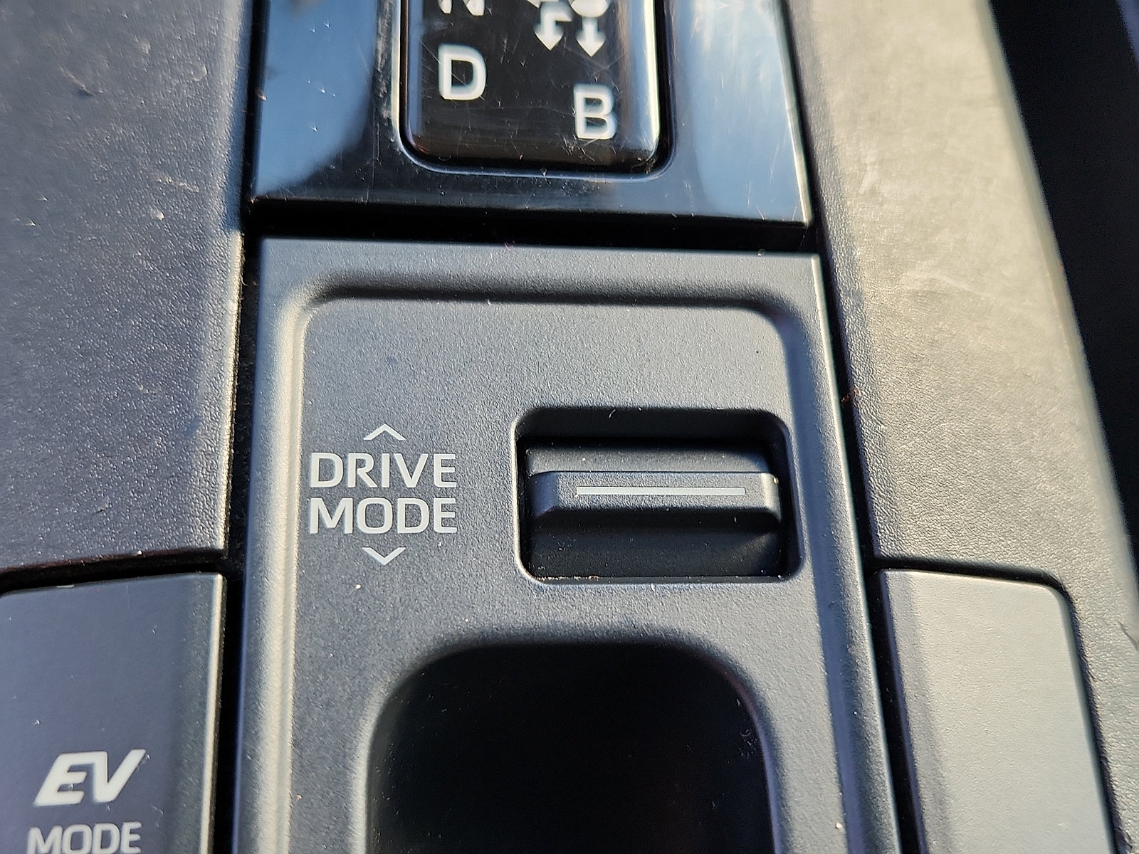 Used 2024 Toyota Prius LE FWD image 22