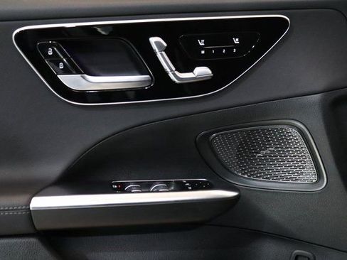 Used 2025 Mercedes-Benz C 300 4MATIC Sedan image 3