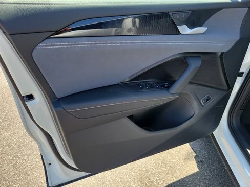 New 2026 Volkswagen Tiguan SE FWD image 32