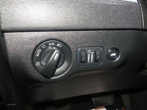 Used 2023 Chrysler 300 Touring w/ Sport Appearance Package RWD image 28