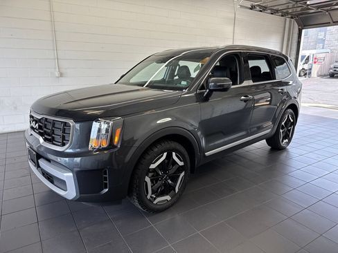 Used 2024 Kia Telluride S FWD image 4