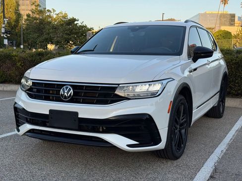 Used 2022 Volkswagen Tiguan SE R-Line FWD image 3