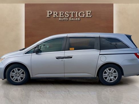 Used 2013 Honda Odyssey LX image 2