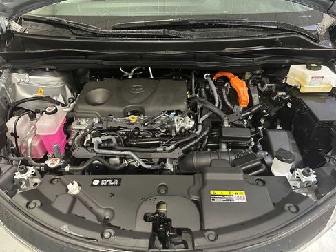 Used 2025 Toyota Sienna LE w/ Outdoor Package (TMS) image 9