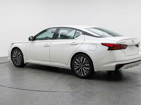 Used 2025 Nissan Altima 2.5 SV image 6