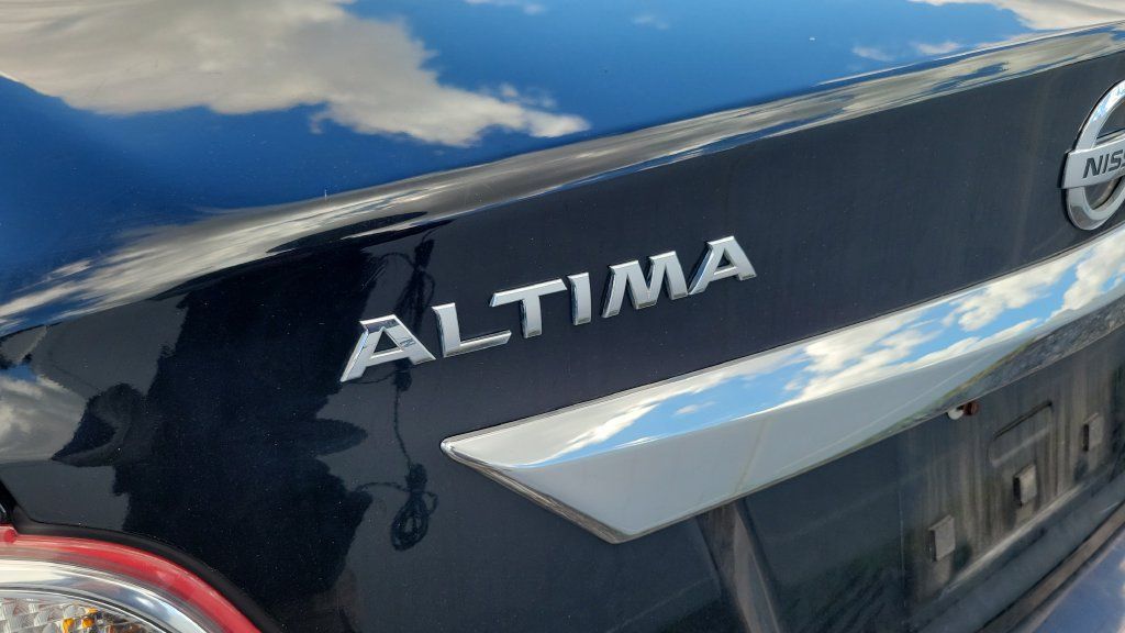 Used 2013 Nissan Altima 2.5 SL w/ Technology Pkg FWD image 10