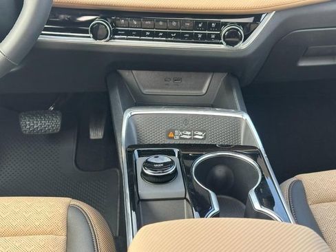 New 2026 Chevrolet Equinox ACTIV w/ Convenience Package III FWD image 11