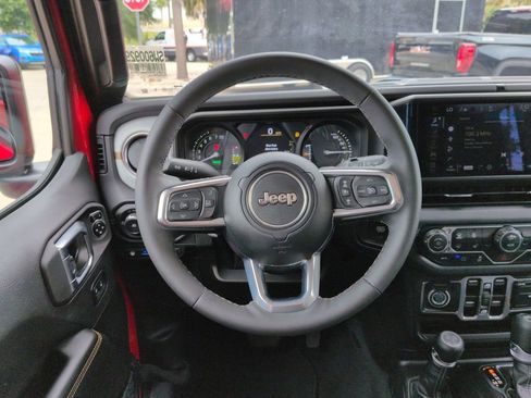 Used 2025 Jeep Wrangler Unlimited Sahara AWD/4WD image 11