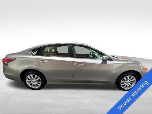 Used 2015 Nissan Altima 2.5 S w/ Power Driver Seat Package FWD image 4