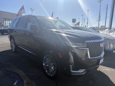 Certified 2024 Cadillac Escalade Premium Luxury w/ Performance Package image 4