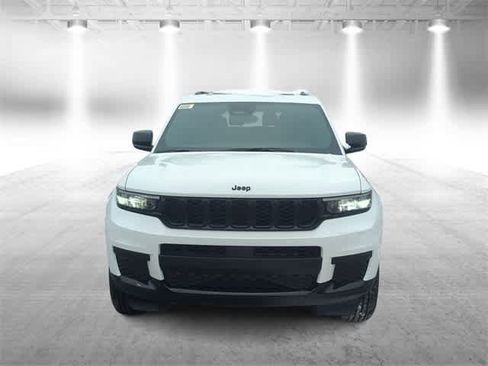 New 2025 Jeep Grand Cherokee L Altitude image 3