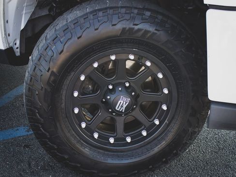 Used 2018 Chevrolet Silverado 1500 LT w/ All Star Edition AWD/4WD image 2